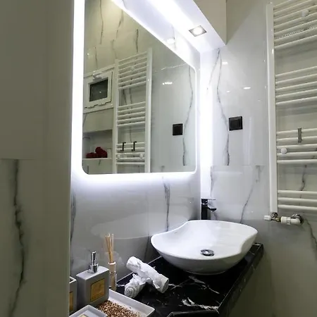 Near To White Tower 40sqm , Gas Heating, Optical Fiber, 2smart Tv, Private Entrance Lejlighed