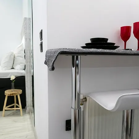 Near To White Tower 40sqm , Gas Heating, Optical Fiber, 2smart Tv, Private Entrance
